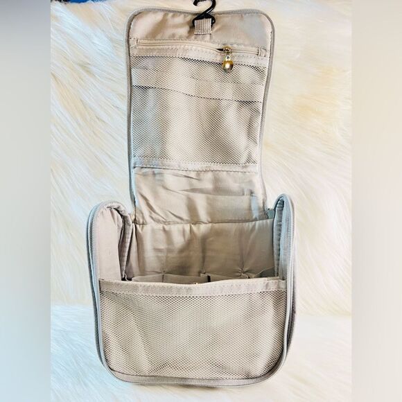 Hanging Toiletry Bag - Picture 6 of 11